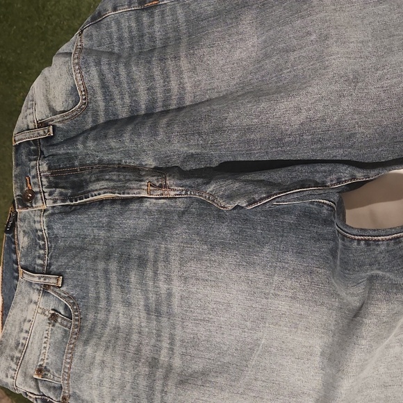 Lucky Brand Blue Relaxed Fit Jeans with Vintage Appeal - Picture 2 of 6